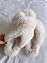 Load image into Gallery viewer, Cream Faux Fur Cross Slide Slippers