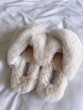 Load image into Gallery viewer, Cream Faux Fur Cross Slide Slippers