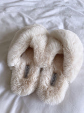 Load image into Gallery viewer, Cream Faux Fur Cross Slide Slippers
