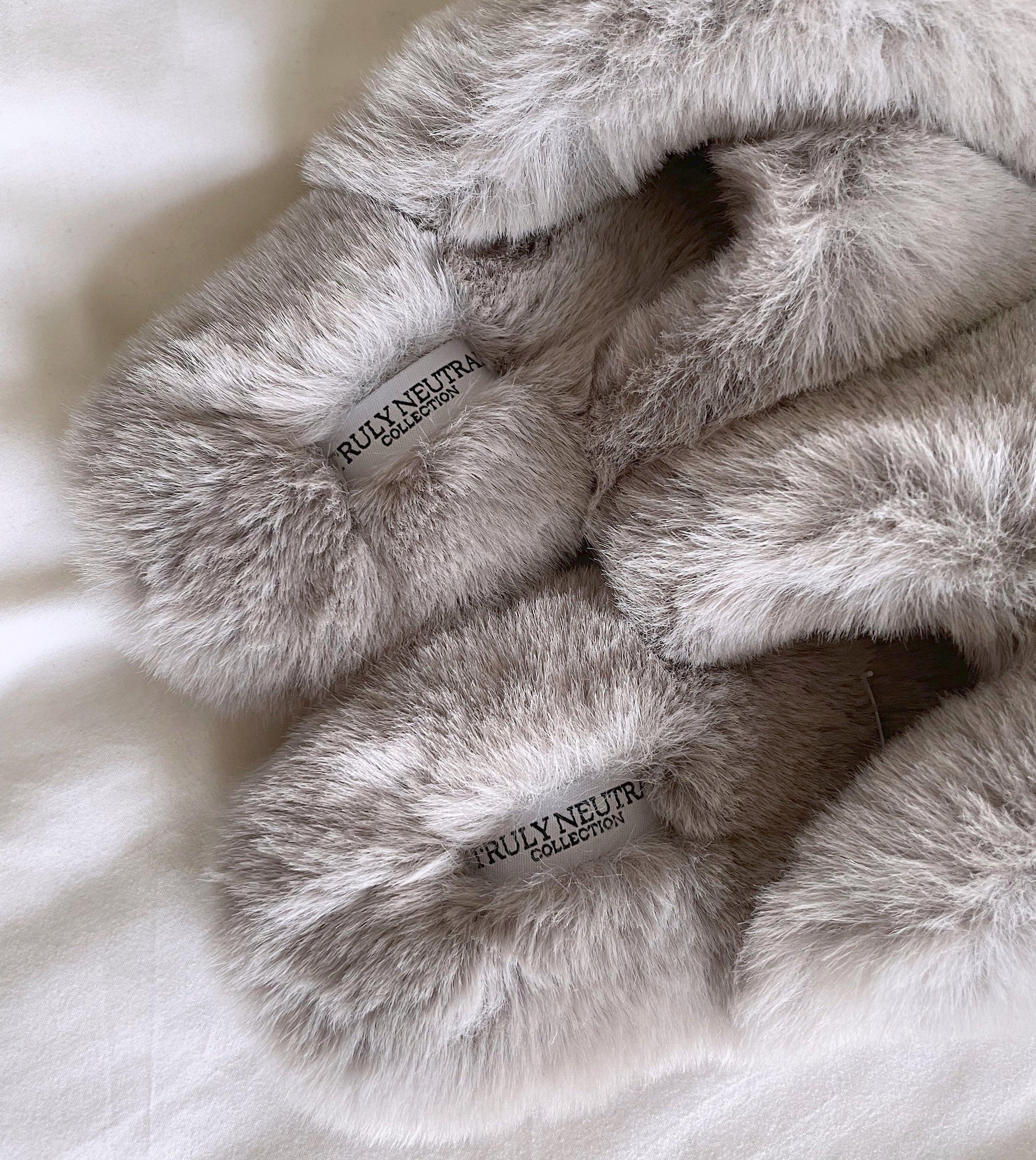 Crossed faux fashion fur slide